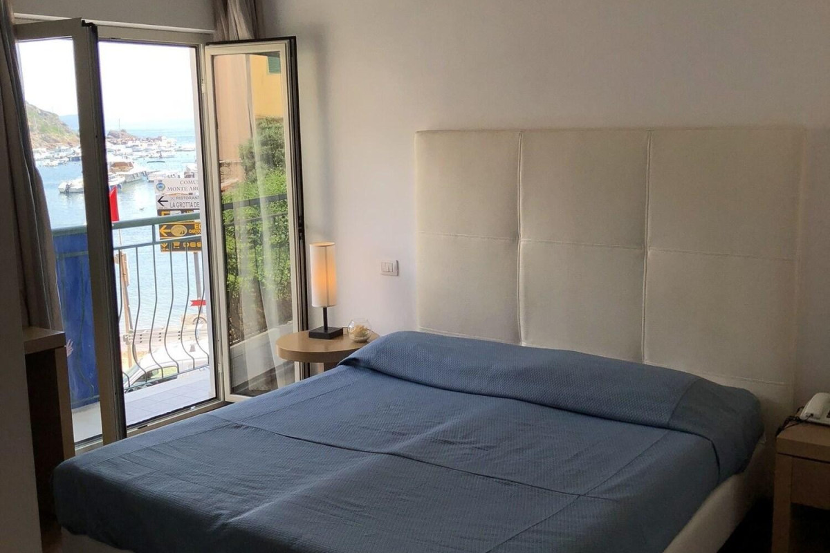 Bi Hotel