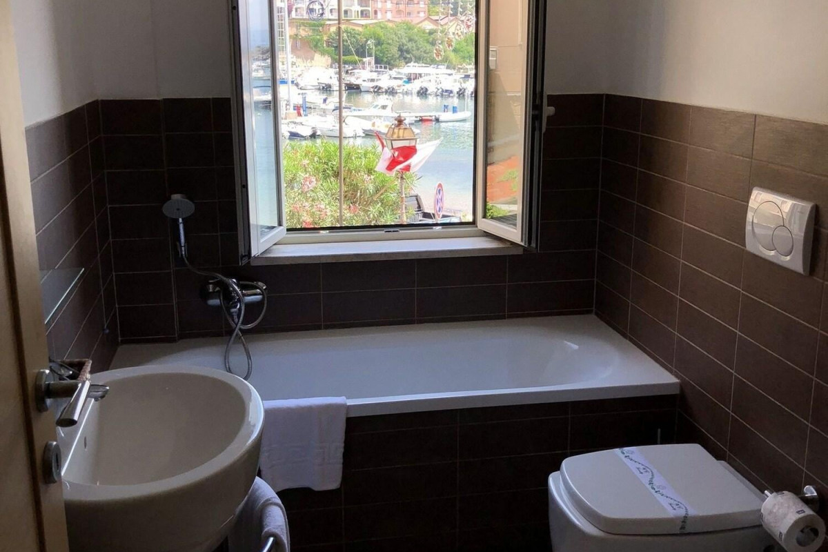 Bi Hotel
