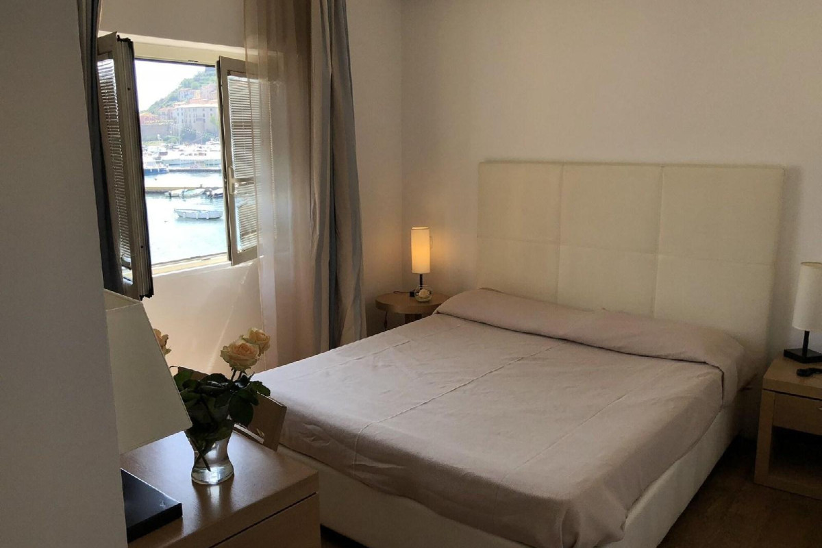 Bi Hotel