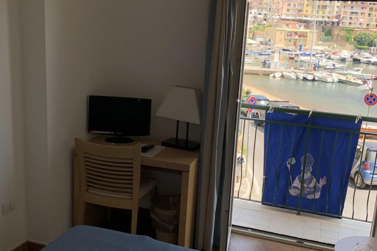 Bi Hotel