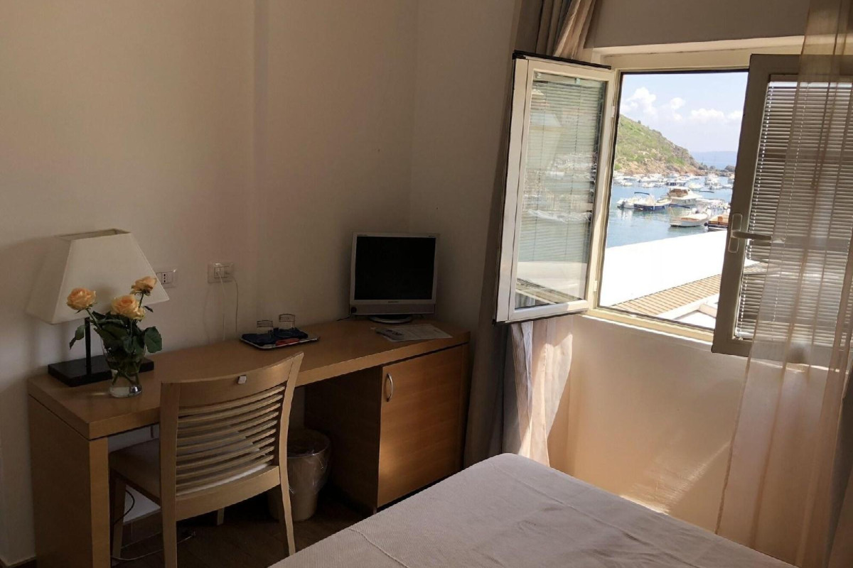 Bi Hotel