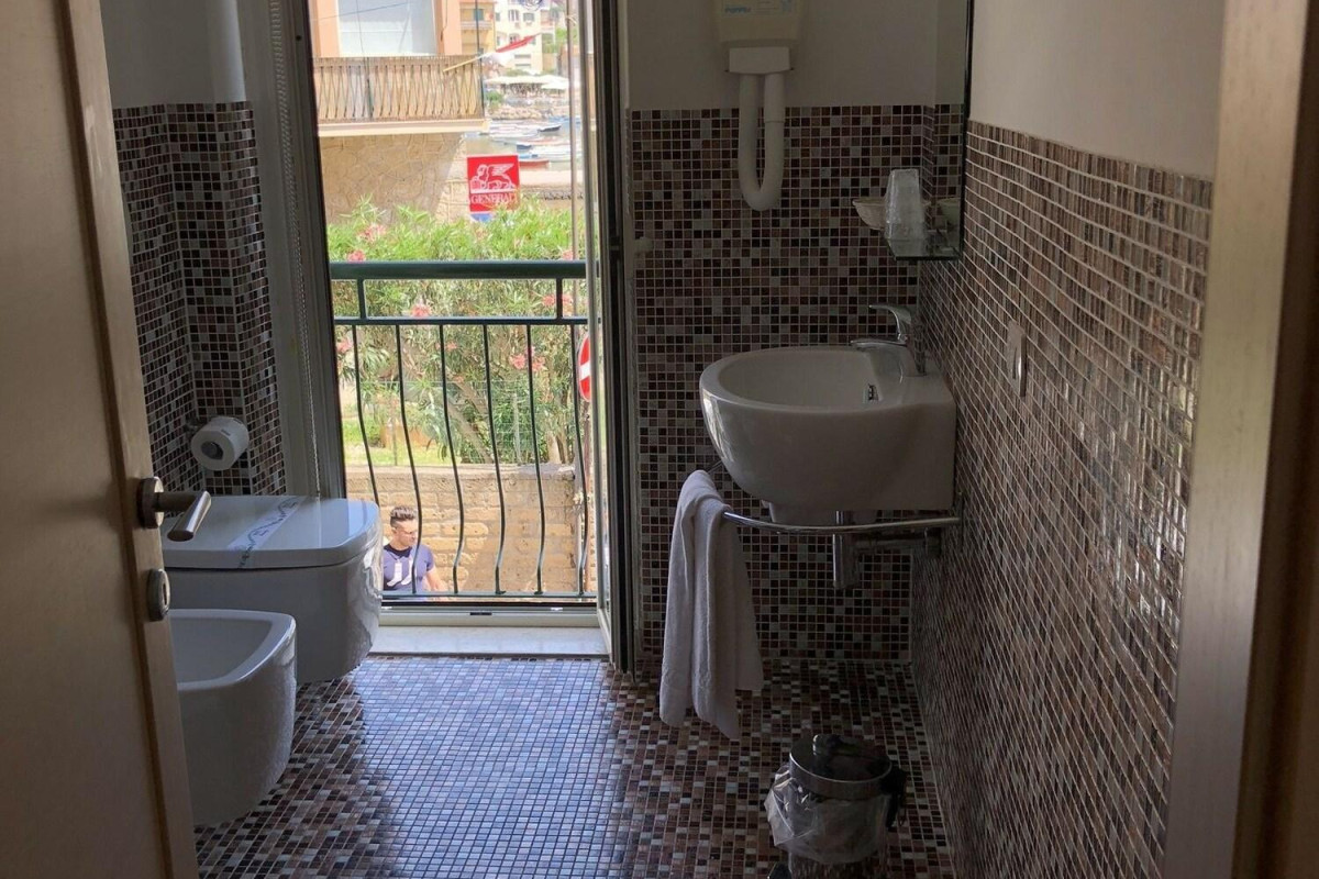 Bi Hotel