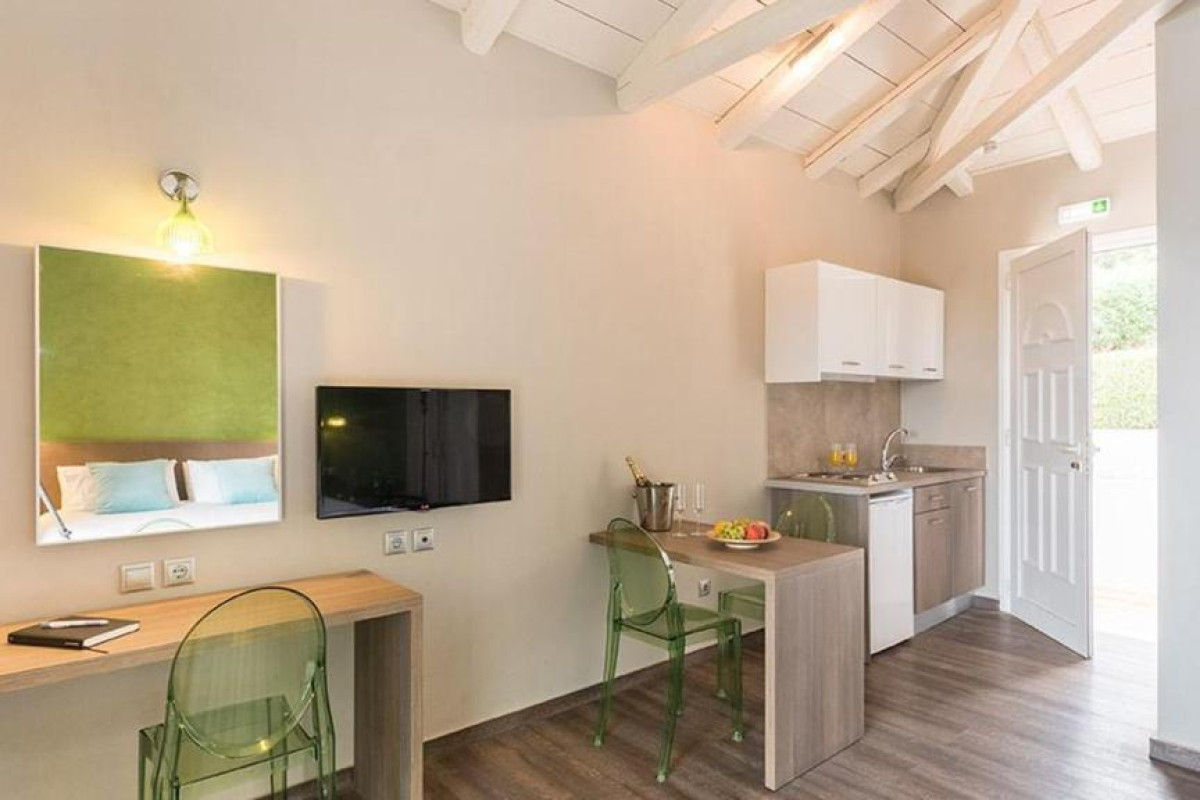 Blue Jasmine Hotel