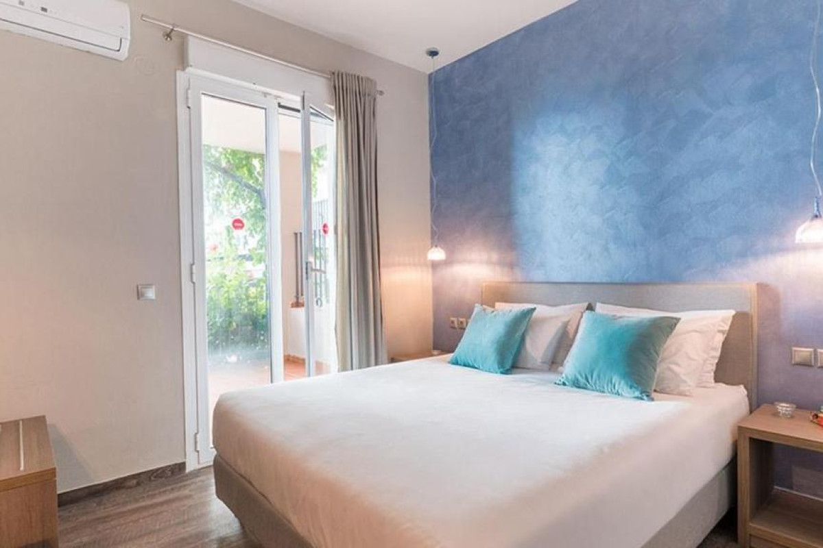 Blue Jasmine Hotel