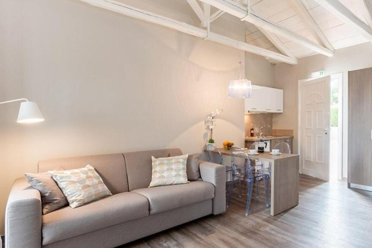 Blue Jasmine Hotel