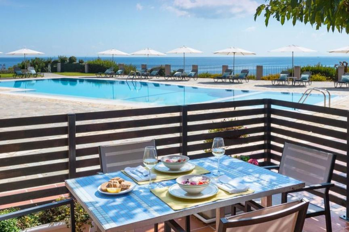 Blue Jasmine Hotel