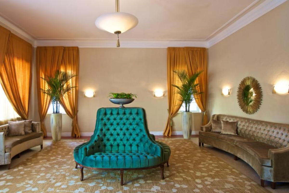 Hotel Blue Moon
