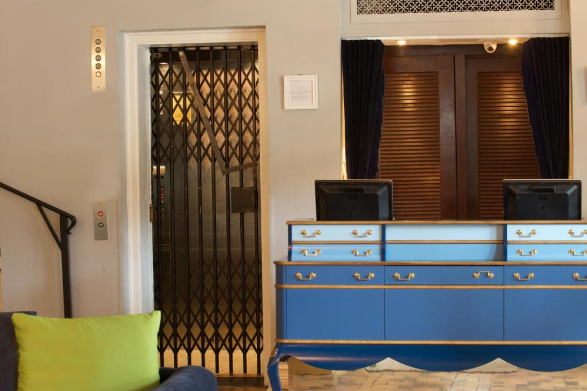 Hotel Blue Moon