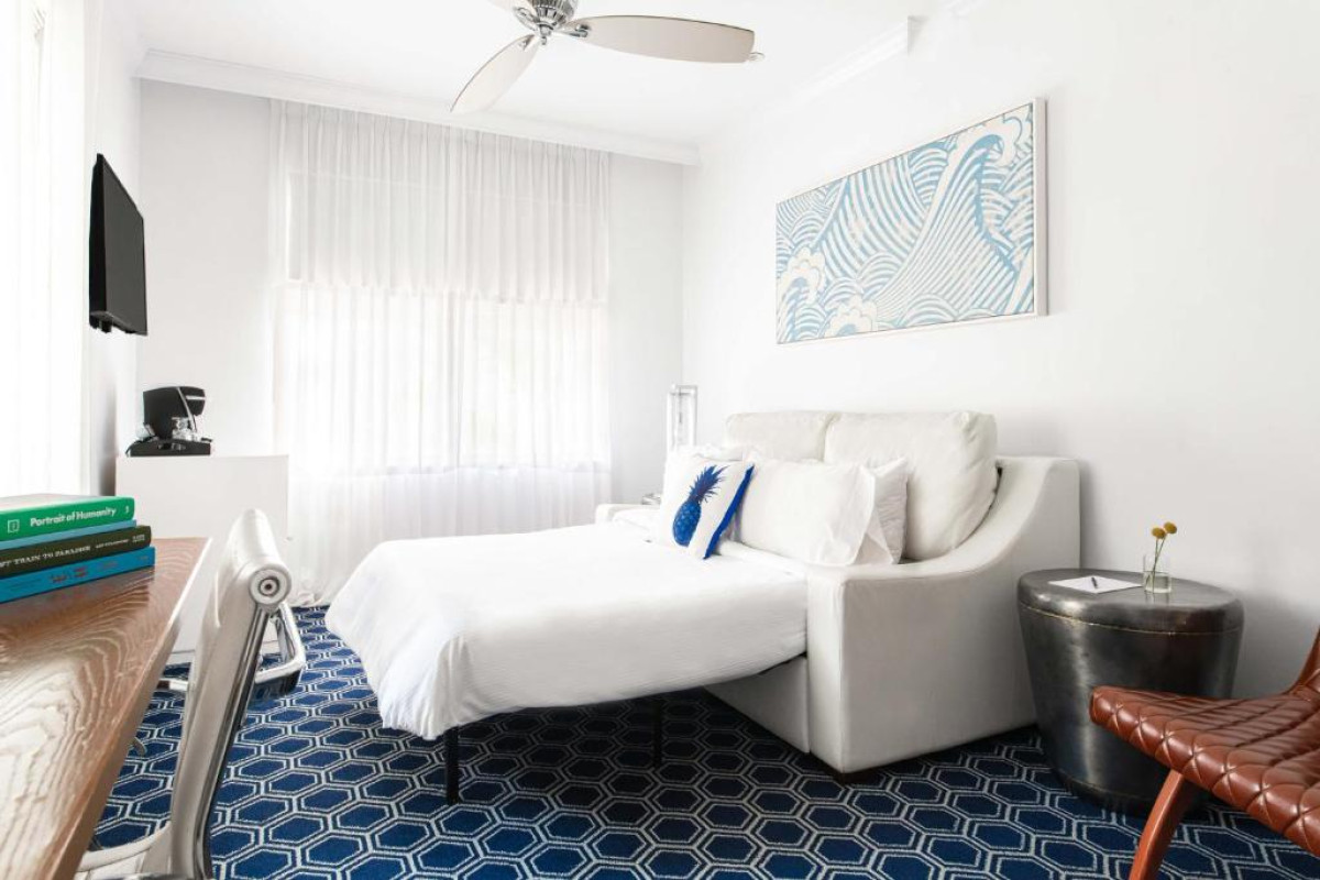 Hotel Blue Moon