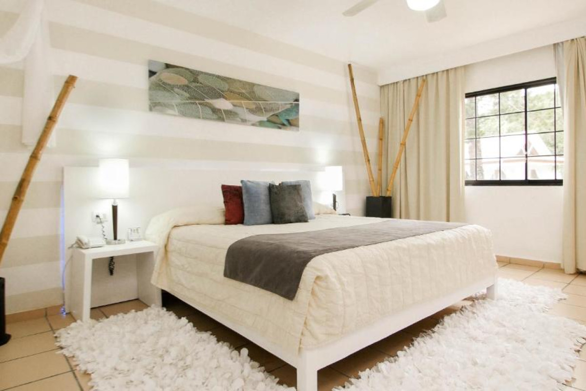 BlueBay Villas Doradas