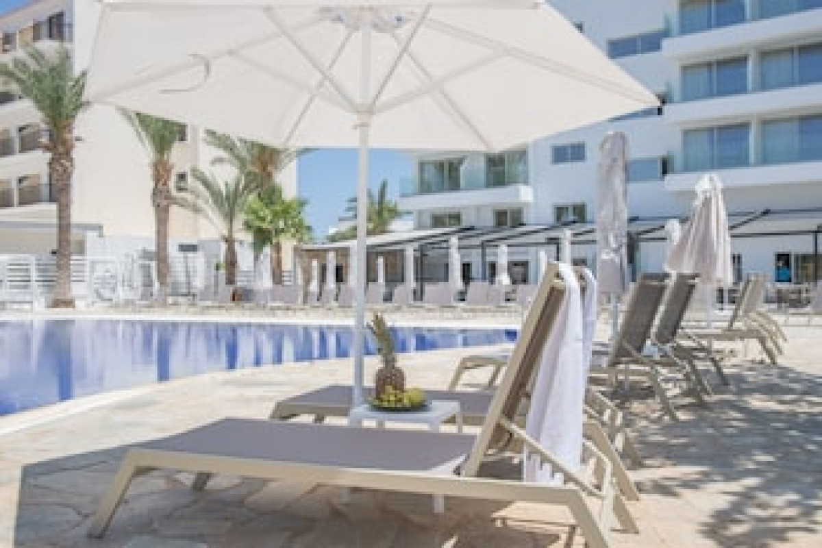 BOHEMIAN GARDENS HOTEL