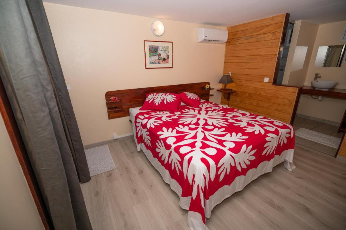 Bora Bora Holiday's Lodge