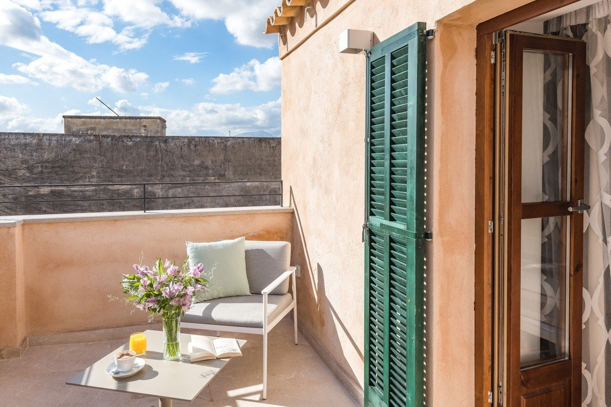 Bordoy Mostatxins - Adults Only