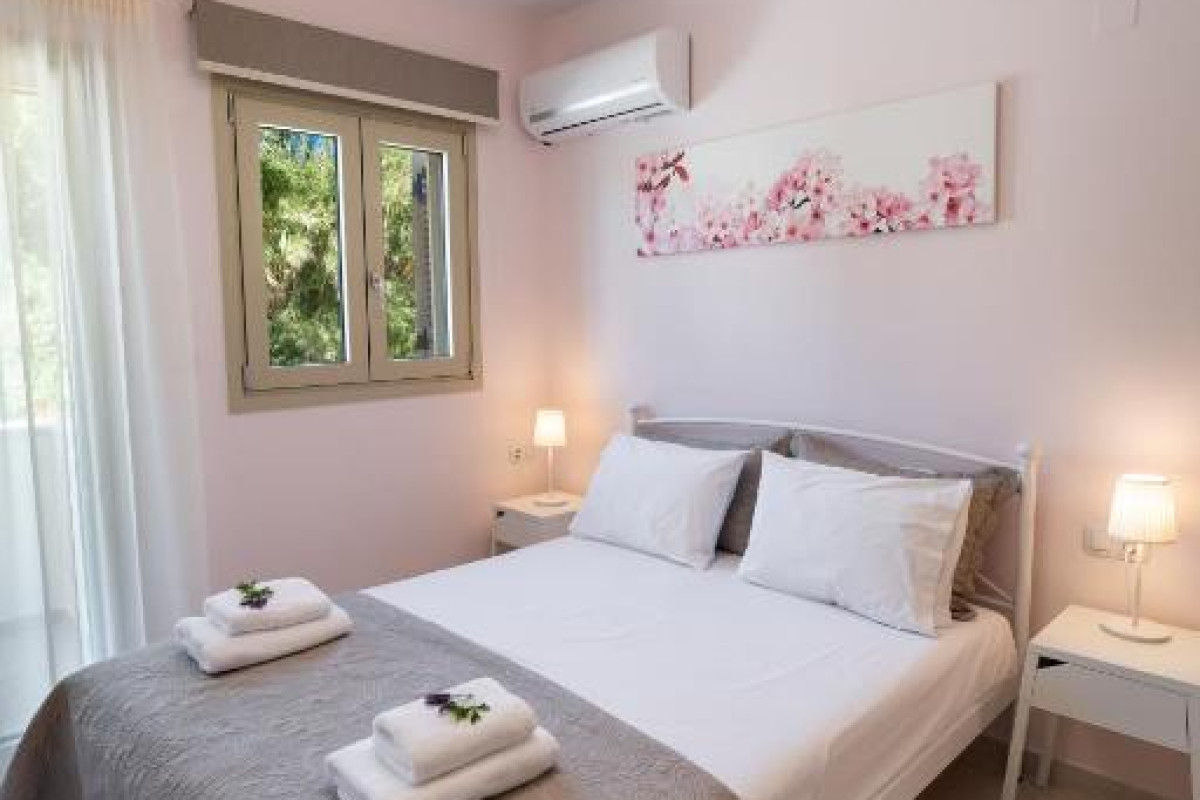 Bounatsa Studios & Apartments