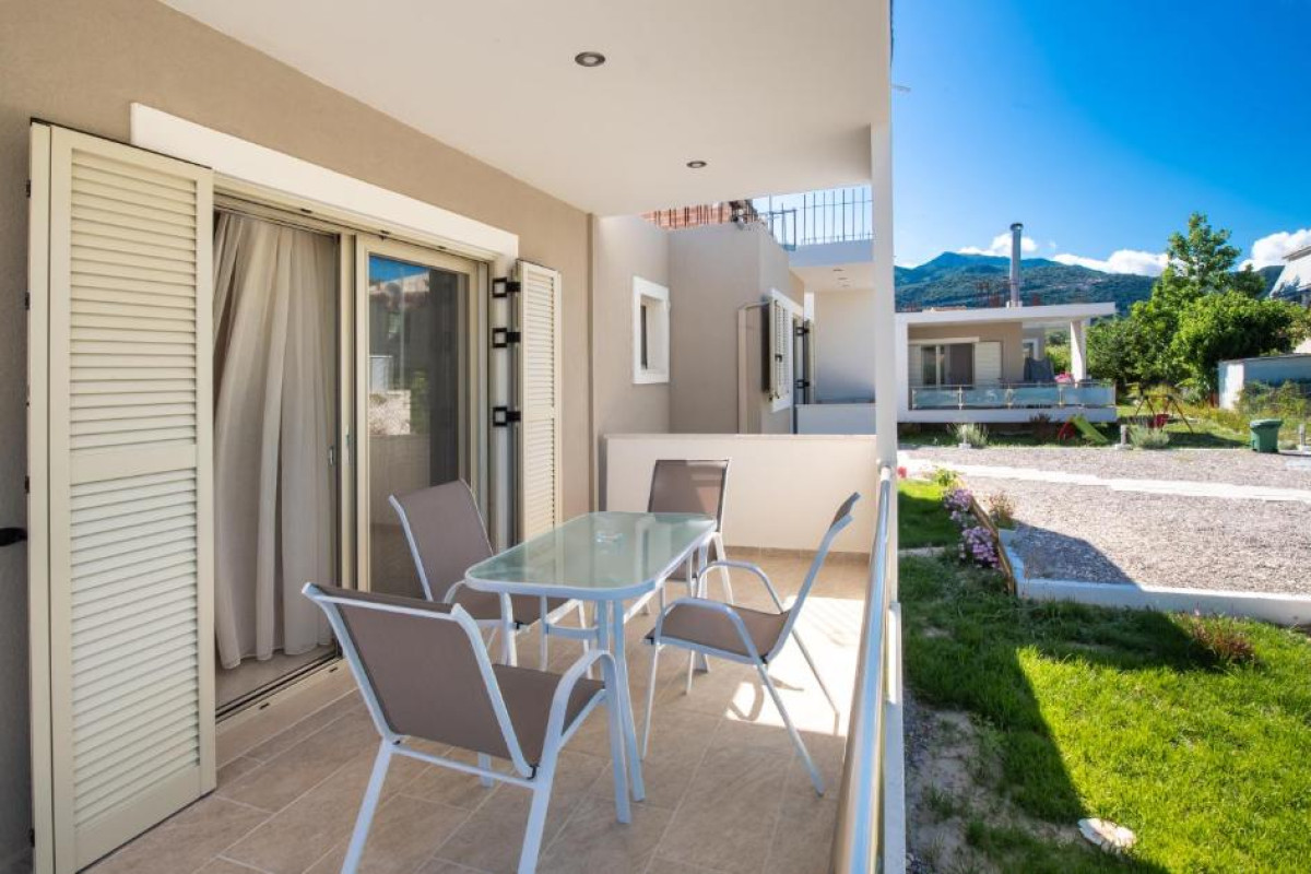 Bounatsa Studios & Apartments