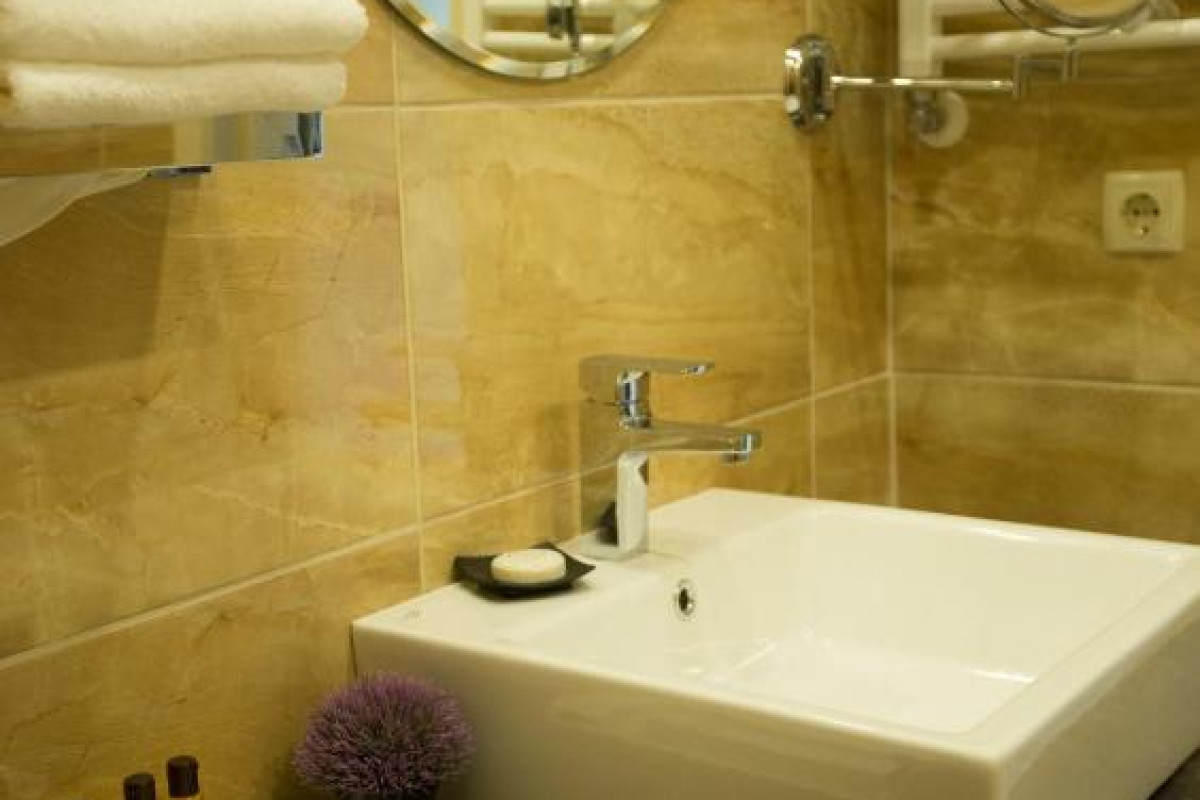 Bristol Central Park Hotel