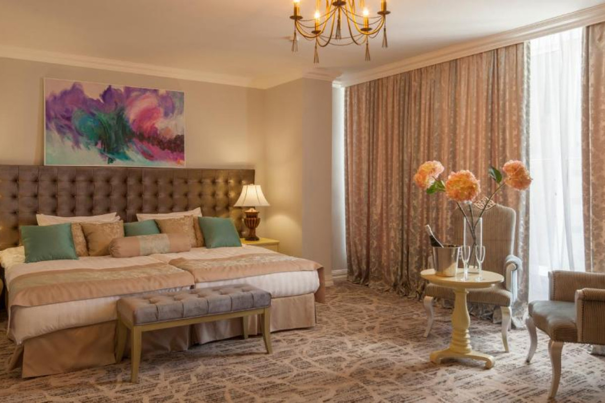 Bristol Central Park Hotel