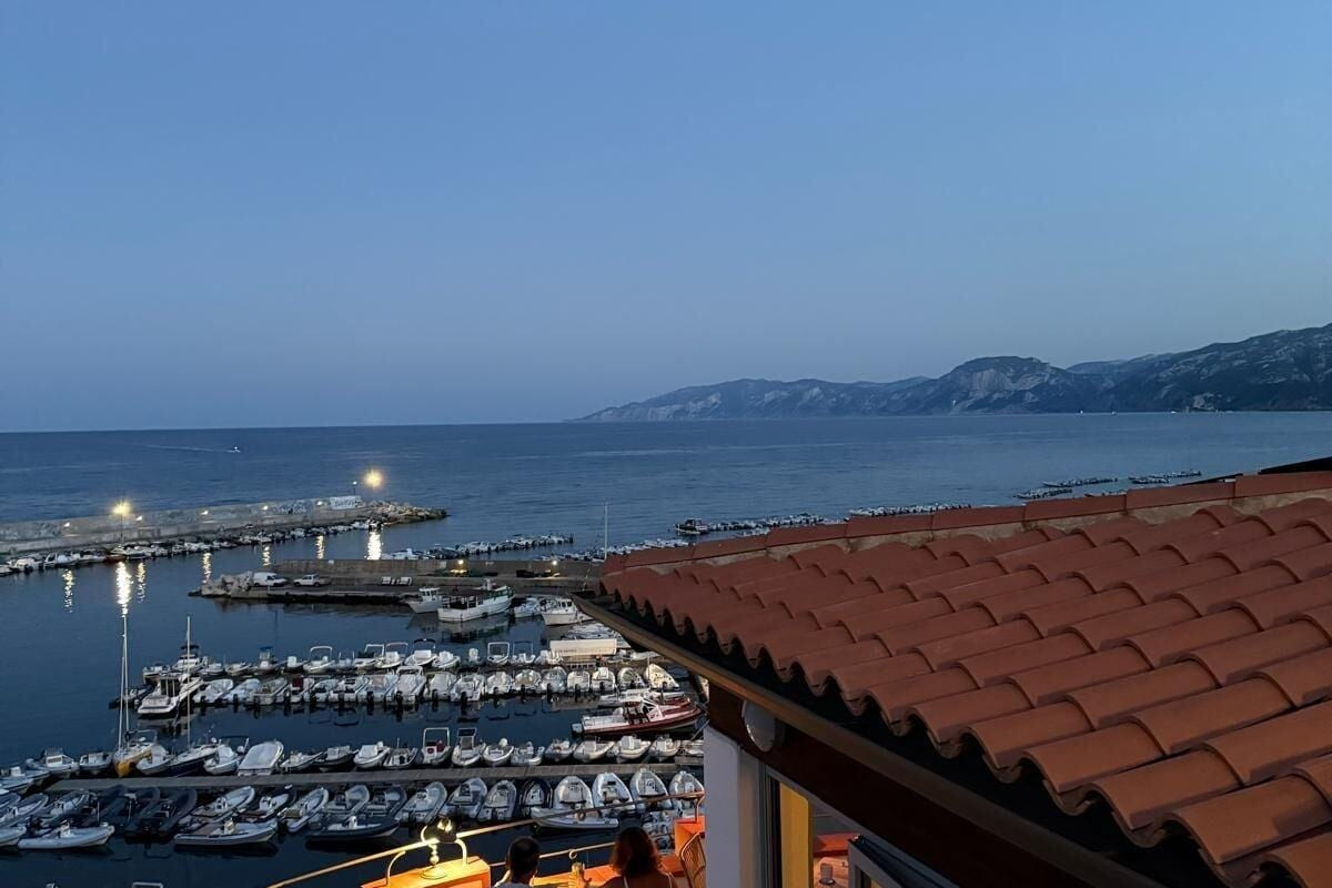 Bue Marino Hotel & Rooftop Bar