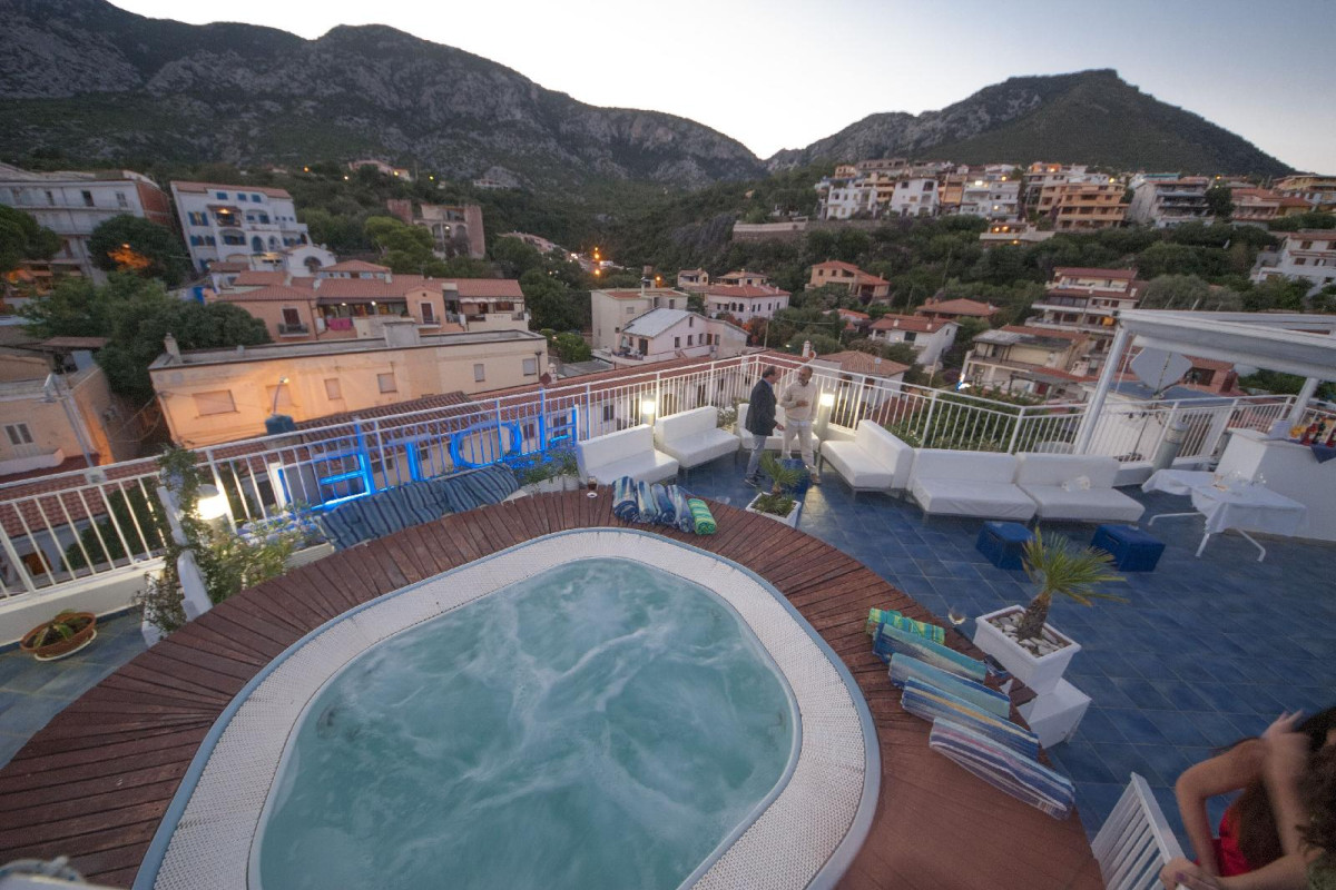 Bue Marino Hotel & Rooftop Bar