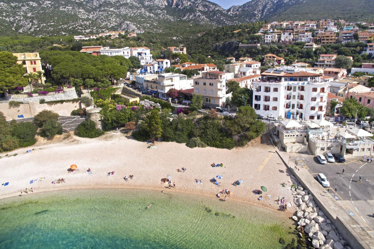 Bue Marino Hotel & Rooftop Bar