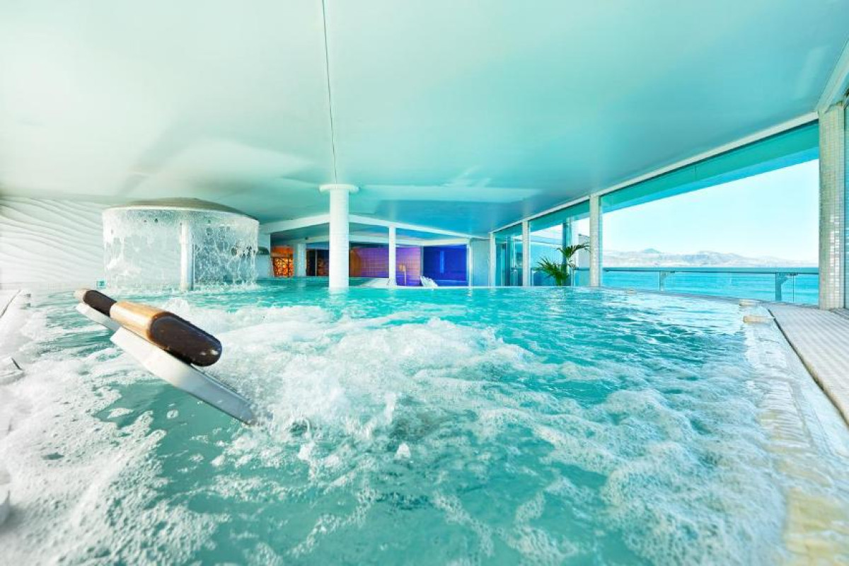 Bull Reina Isabel and Spa