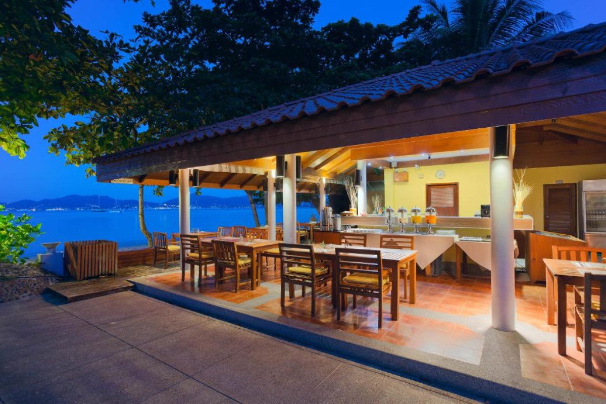 Hotel By The Sea