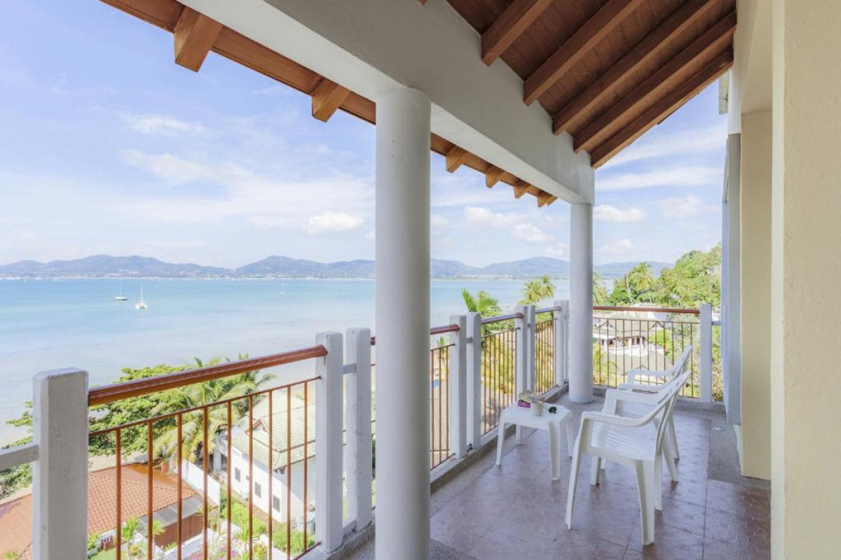 Hotel By The Sea