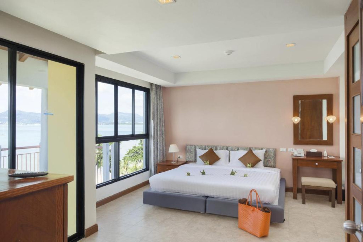 Hotel By The Sea