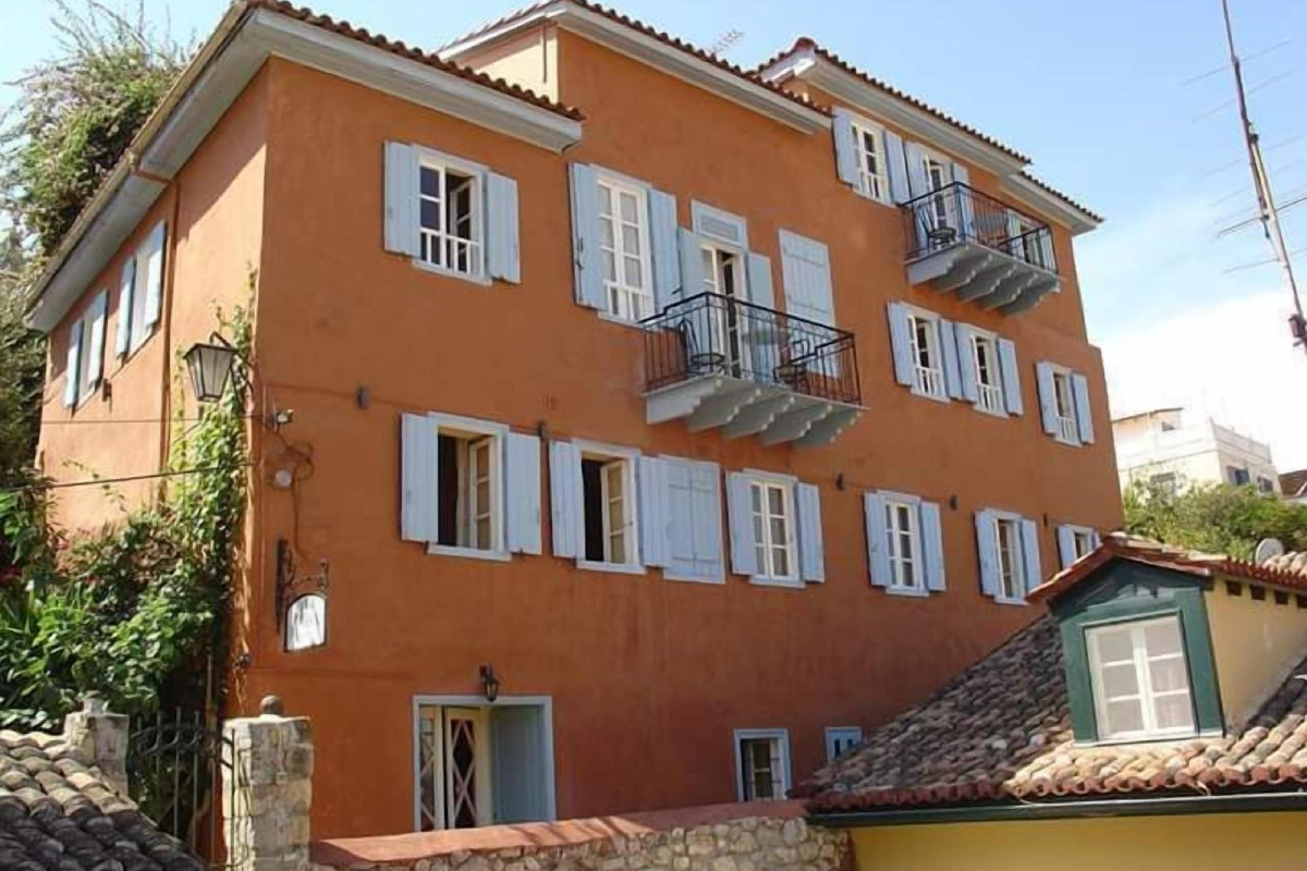 Byron Hotel