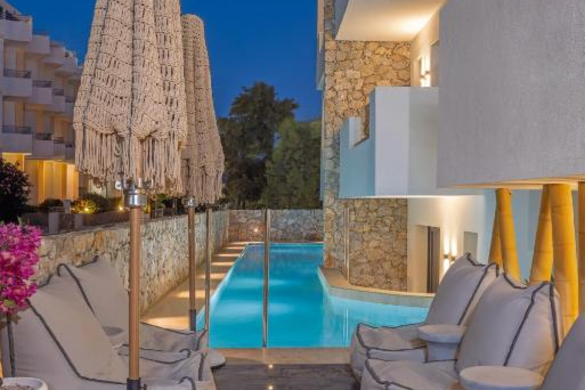 Cabana White Boutique Hotel & Suites