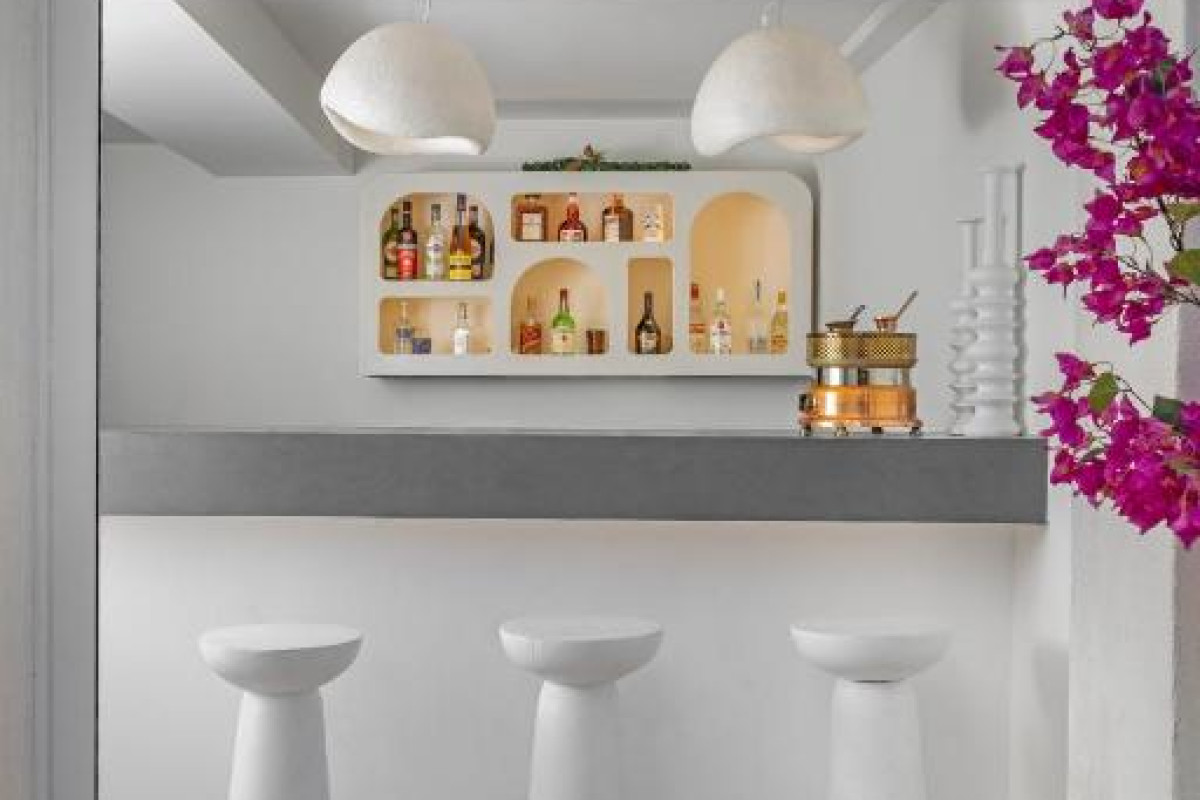 Cabana White Boutique Hotel & Suites