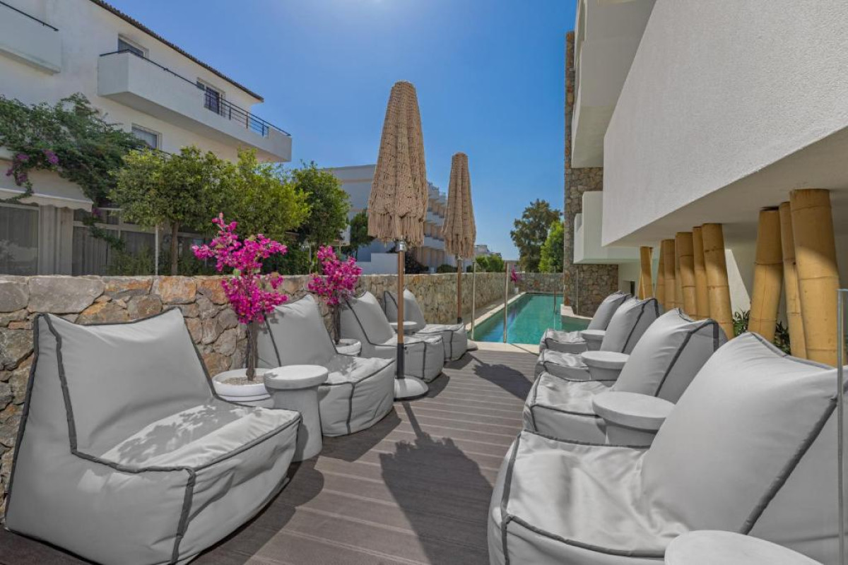 Cabana White Boutique Hotel & Suites