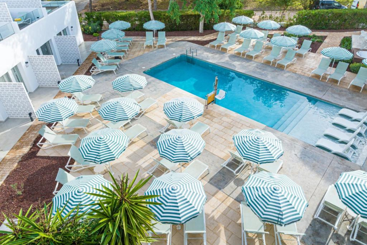 Cabot Las Velas Apartments