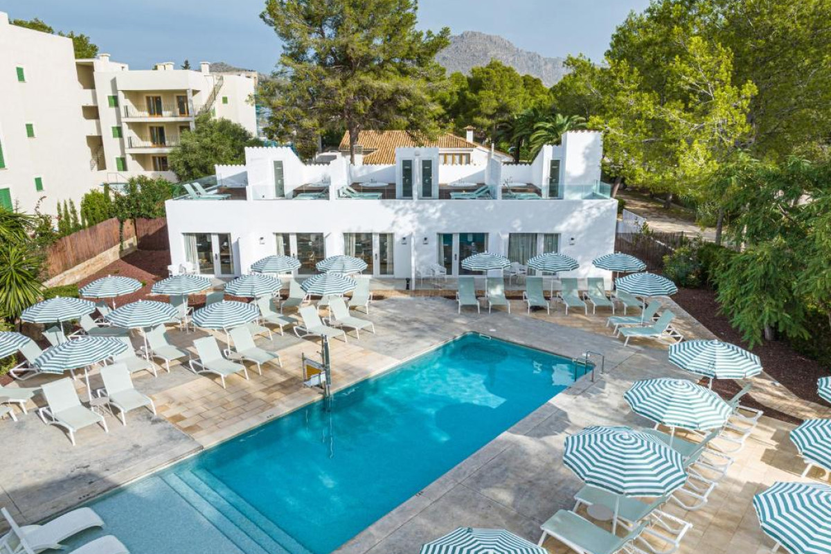 Cabot Las Velas Apartments