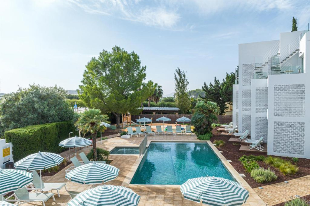 Cabot Las Velas Apartments
