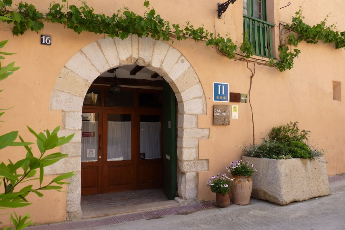 Cal Maginet Hotel