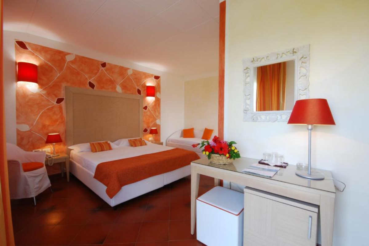 CALA ROSA CLUB HOTEL