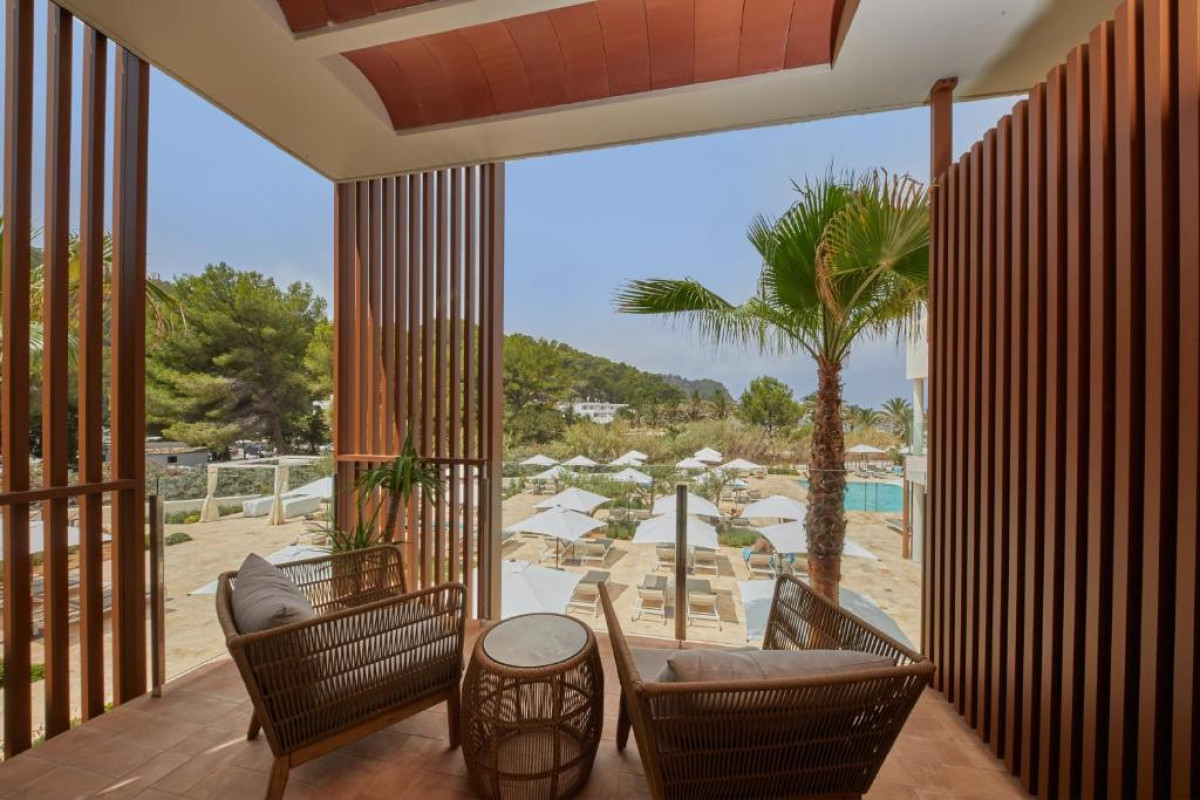 Cala San Miguel The Club