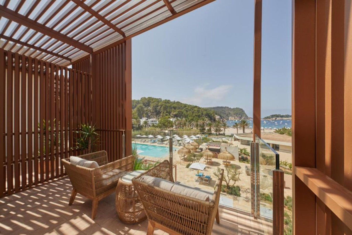 Cala San Miguel The Club