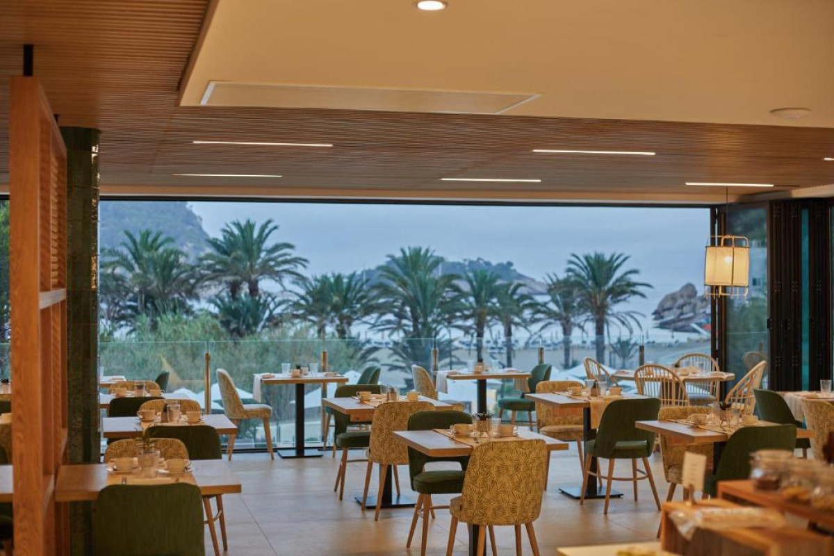 Cala San Miguel The Club