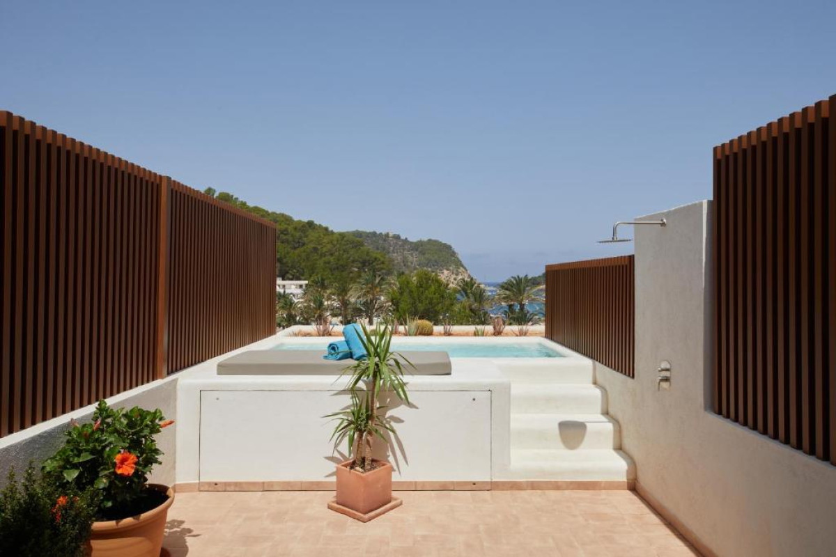 Cala San Miguel The Club