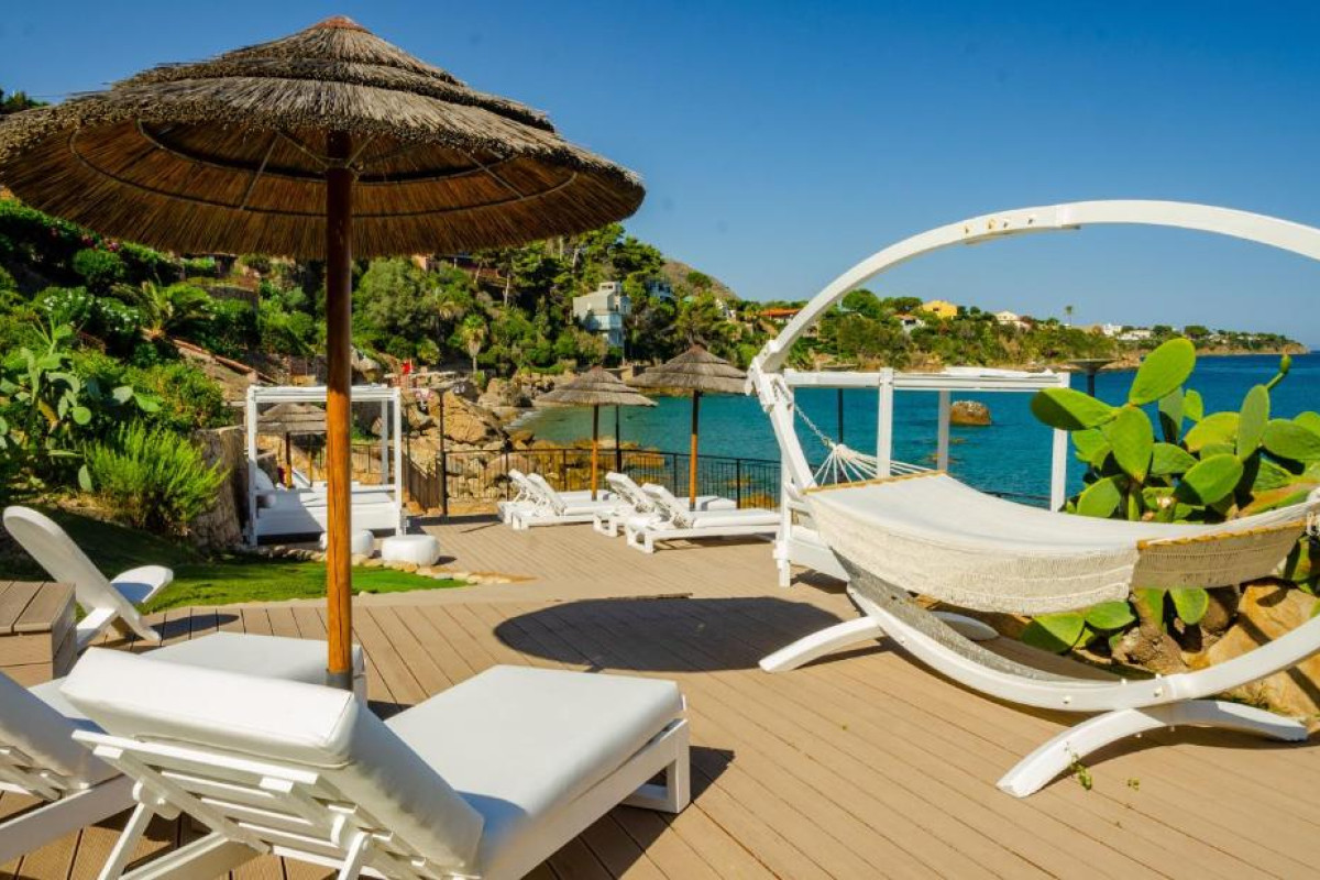 Calanica Resort