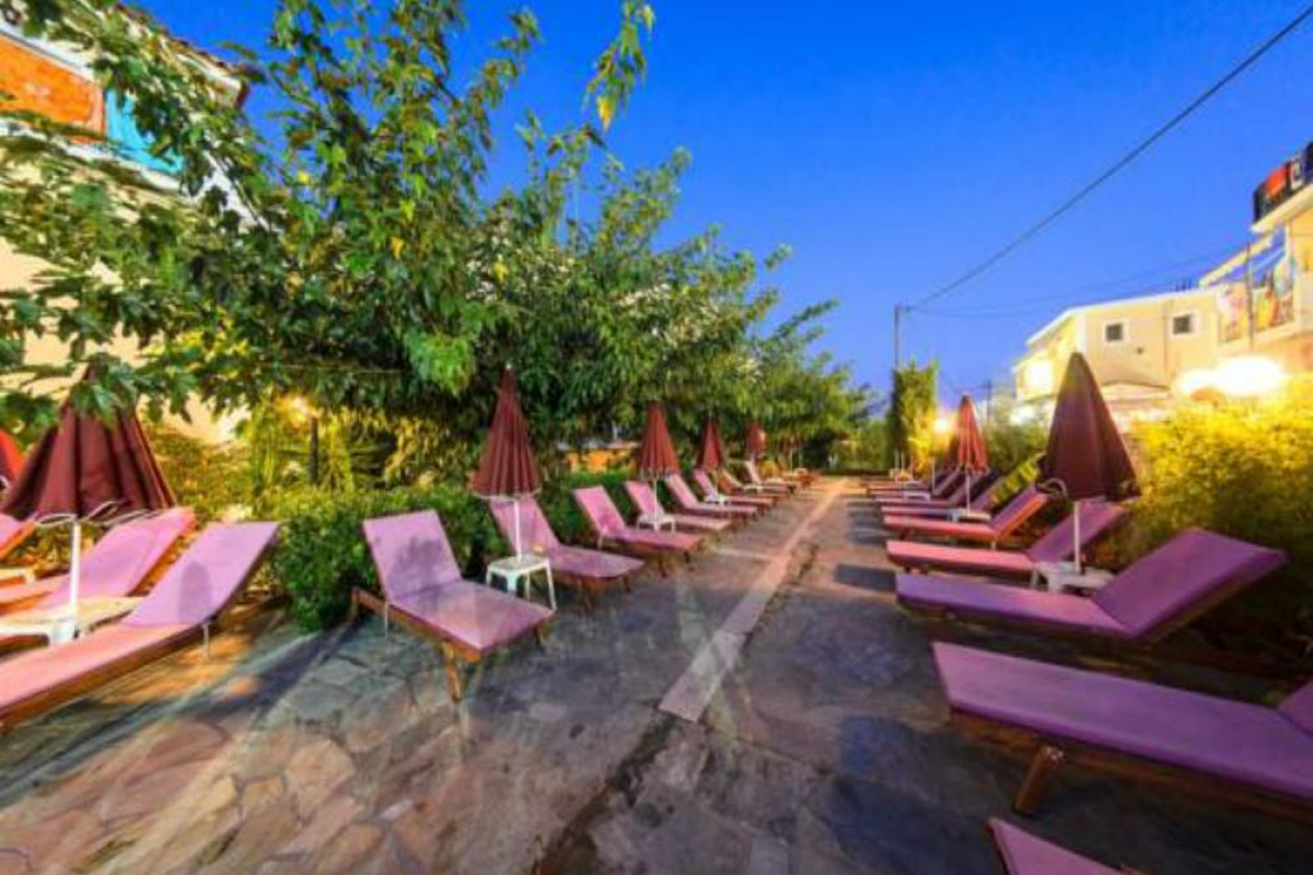 California Beach Hotel (Adults only 18+)