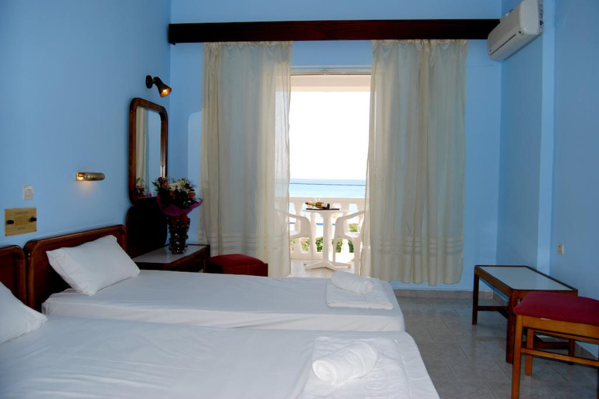 California Beach Hotel (Adults only 18+)