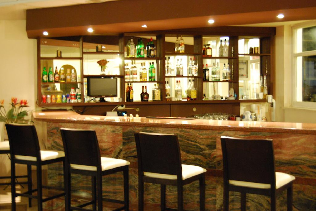 California Beach Hotel (Adults only 18+)