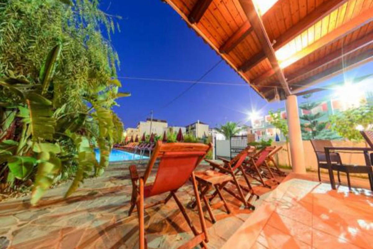 California Beach Hotel (Adults only 18+)