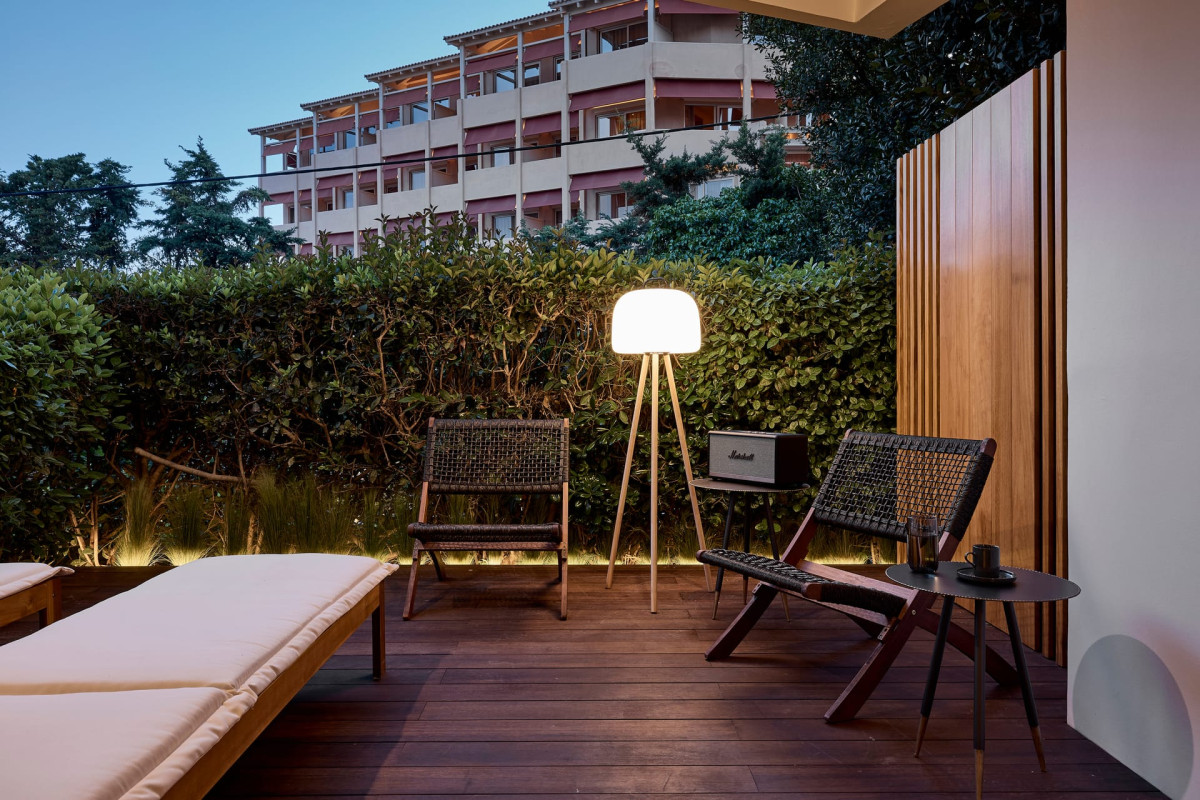 Cama Luxury Suites Kavouri
