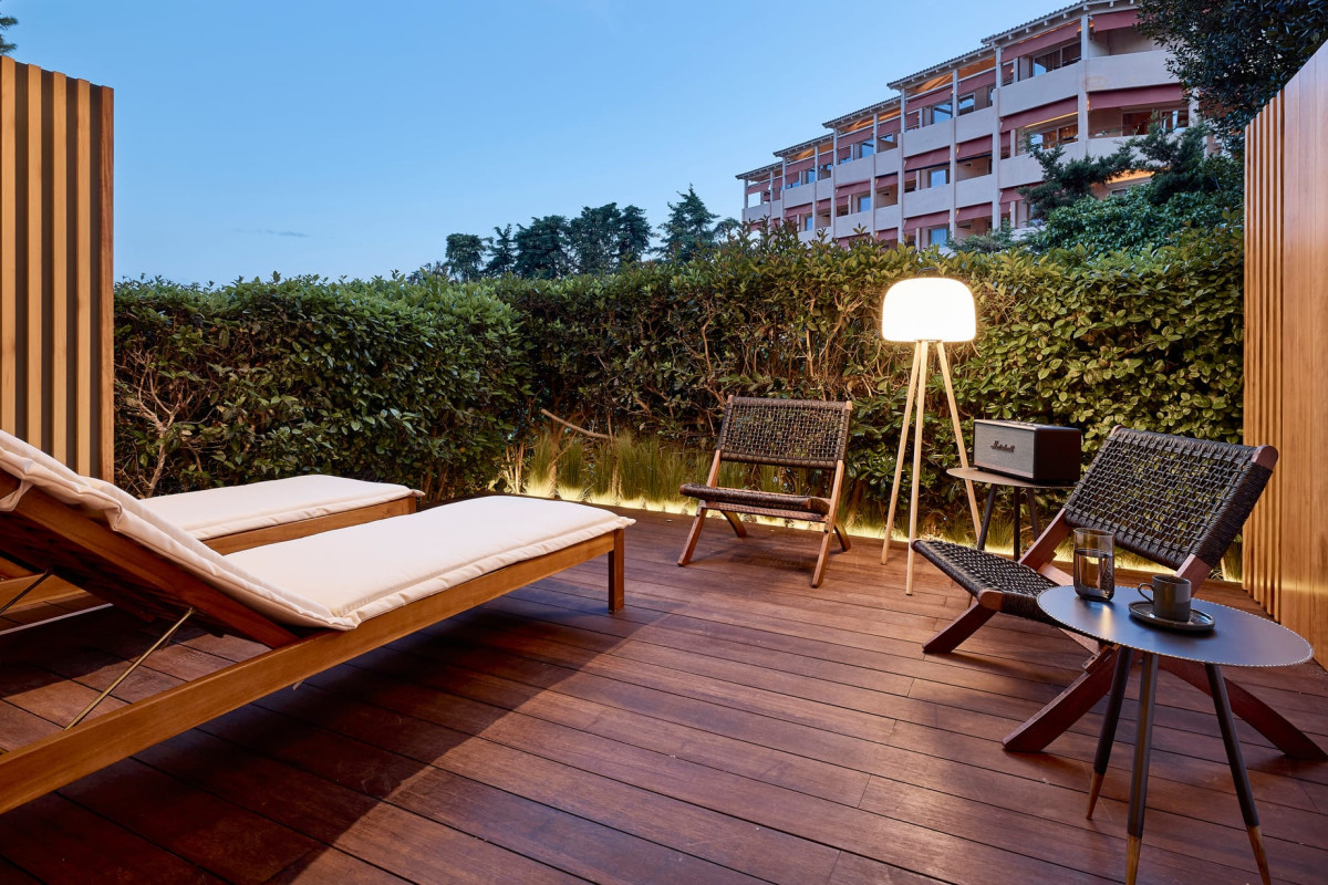 Cama Luxury Suites Kavouri