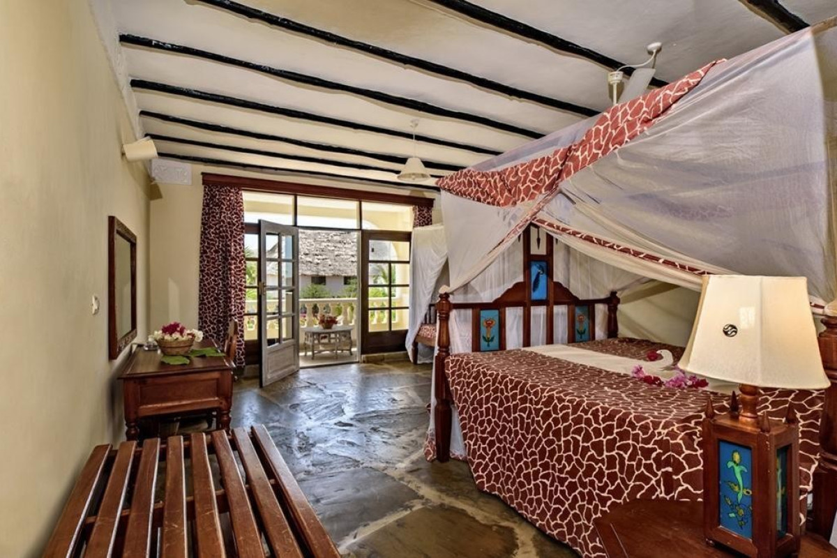 Jacaranda Beach Resort and Safari Tsavo Explorer RO