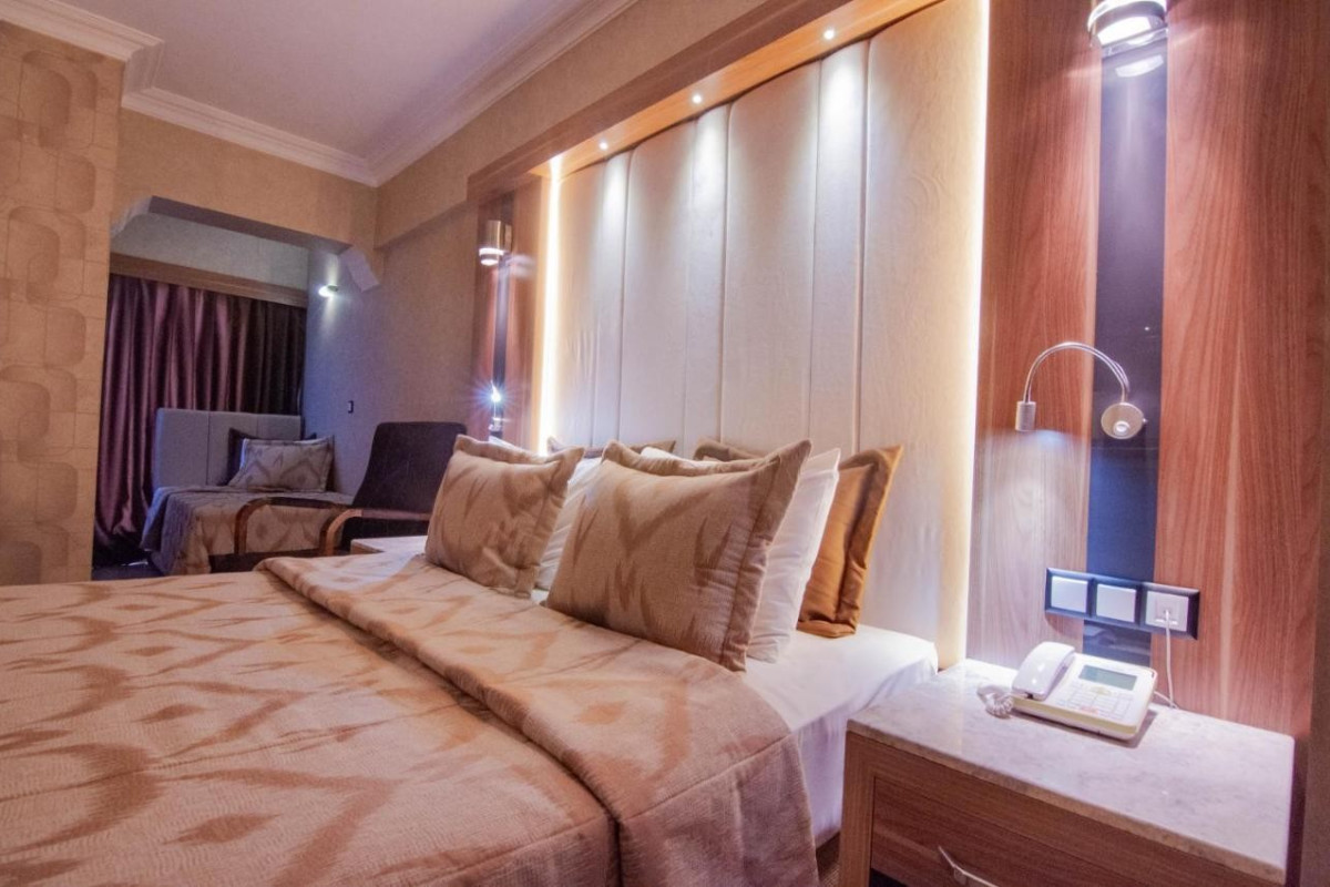 Laur Hotels